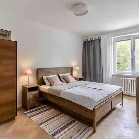 Lakeside Apt. * ברטיסלאבה